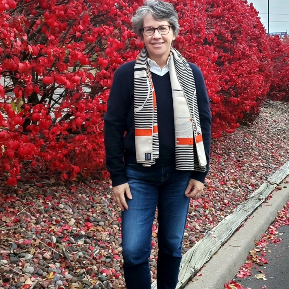 Selling from my closet - Picture 4 of 6